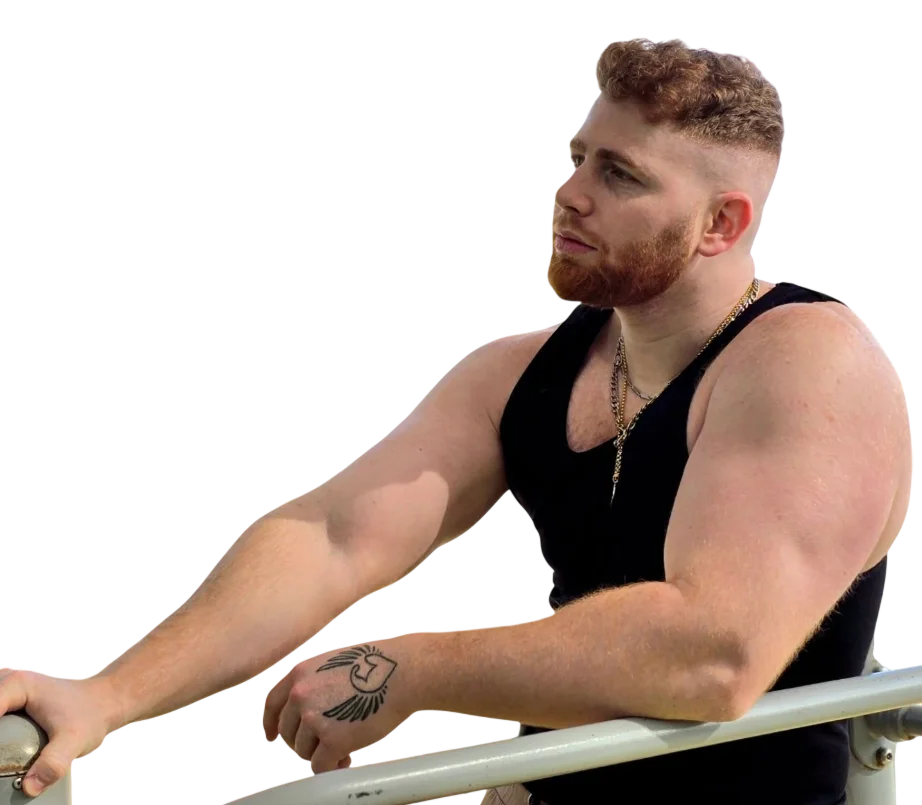 יוצר הקורס מביט קדימה